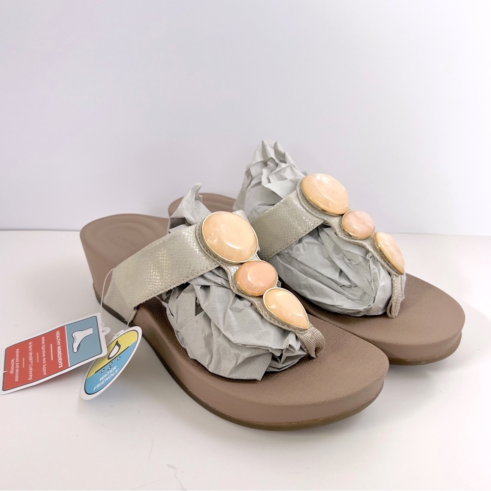AETREX ELYSE Thong Wedge LT GOLD Size 5-5.5 NWT